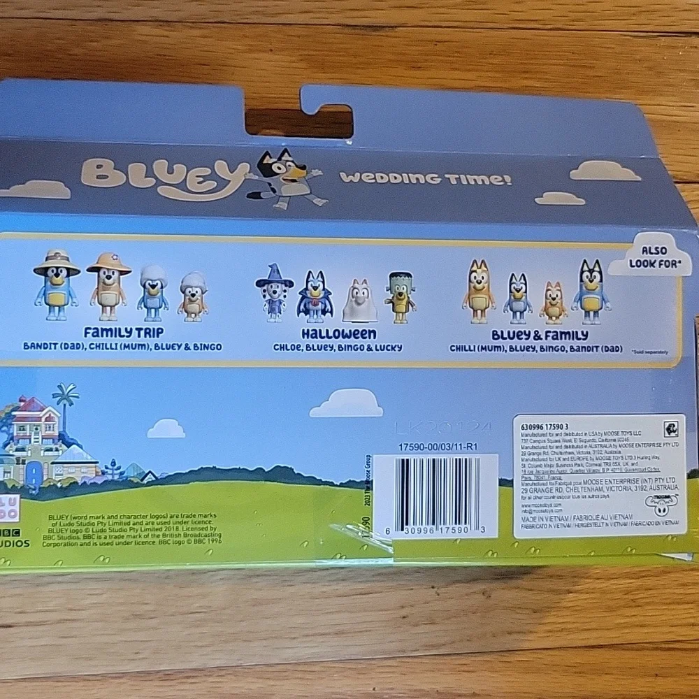 Bluey & Family Wedding Time Frisky & Uncle Rad & Bluey & Bingo Figures - Picture 4 of 4